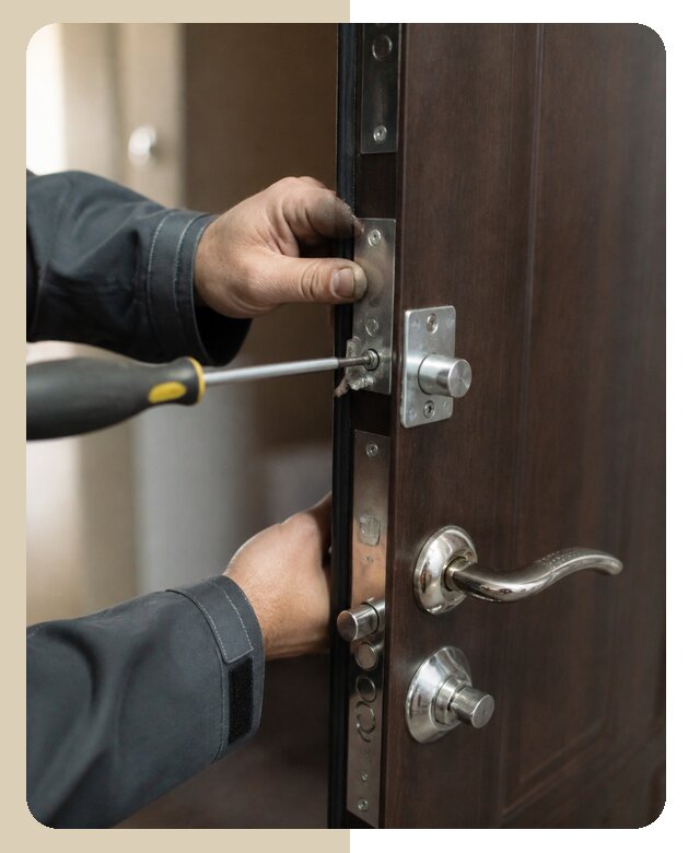 Профессиональная замена ночной задвижки на двери в Новосибирске